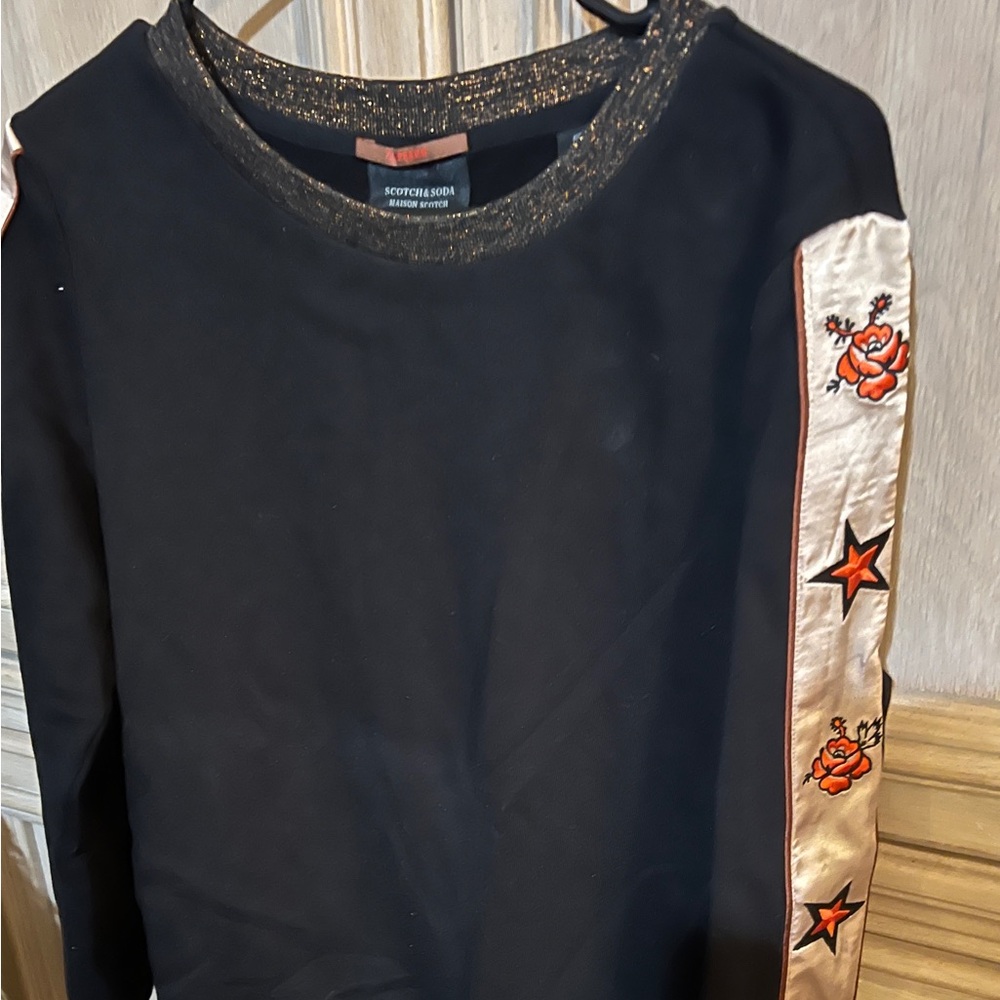 Great sweater-neat sleeves design
